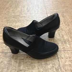 Naturalizer Lotus Pumps